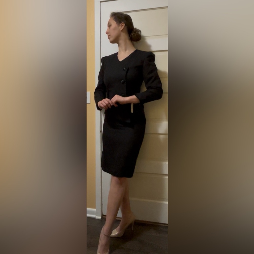 Elegant Black Women's Skirt Suit from Suitsme NWT